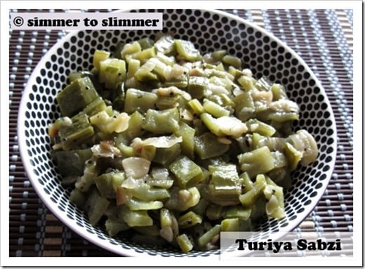 Turiya / Peerey bhaji served in a white and black bowl