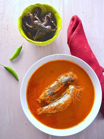 Bhutai Gassi served in a white bowl with a red napkin on the side