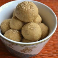 A bowl full of Wheat laddoo (Godi Laddu)
