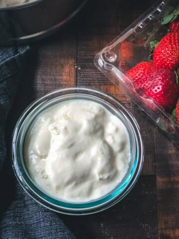 Creamy yogurt with strawberries on the side