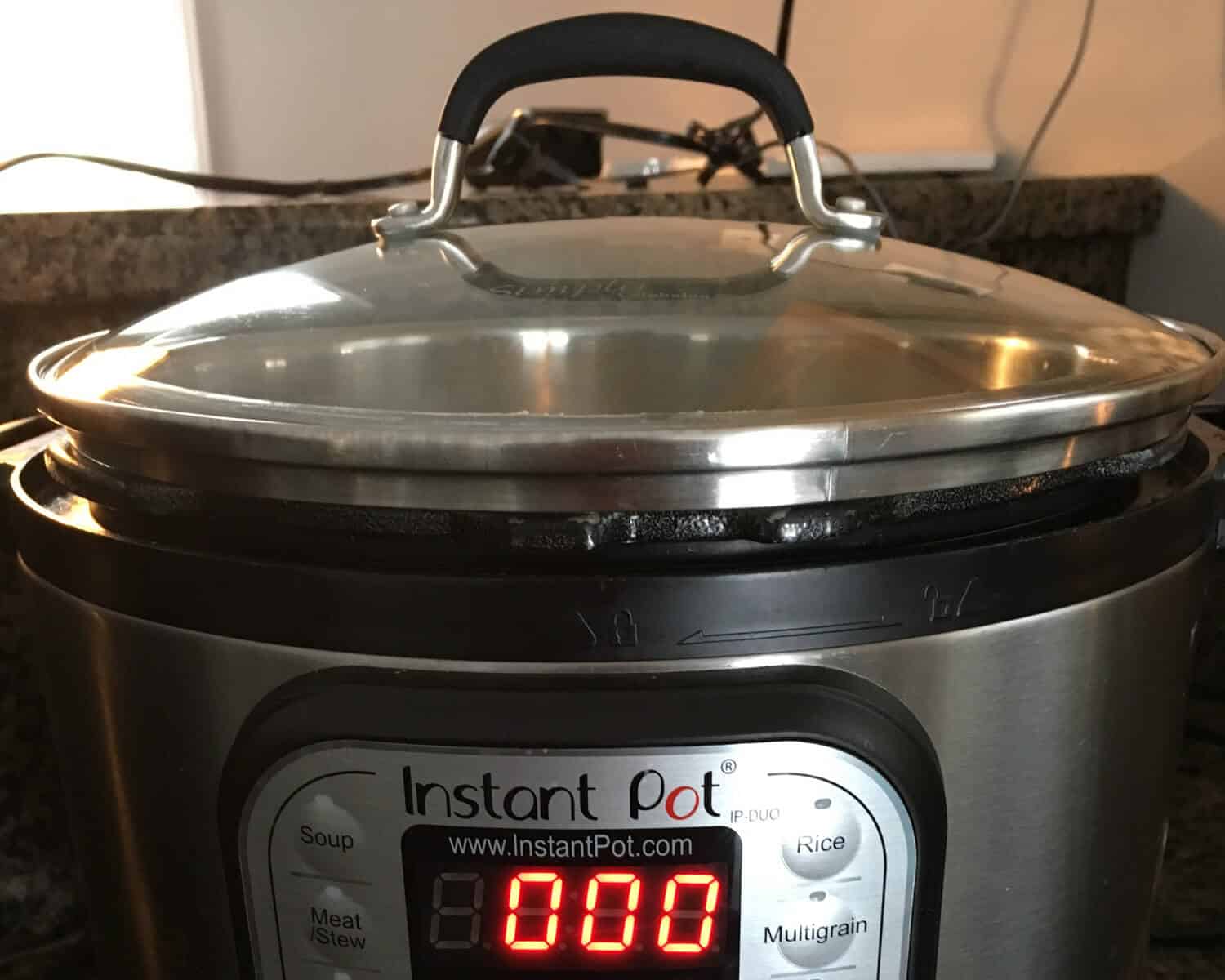 Instant pot with glass lid on and timer set to 0:00.