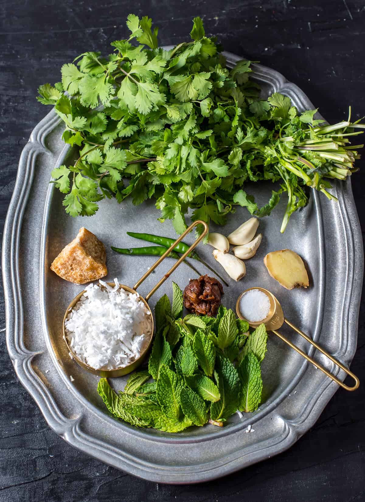 Ingredients used in Cliantro Mint Chutney - Cilantro, Mint leaves, Jaggery, Garlic, Tamarind and Salt