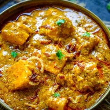 Paneer korma served in a black bowl