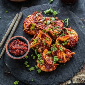 Paneer momos served on a chalkboard