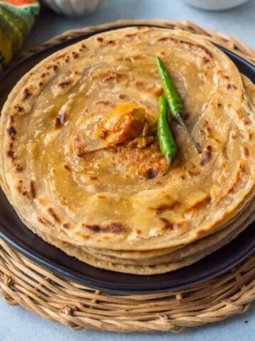 A stack of round parathas.